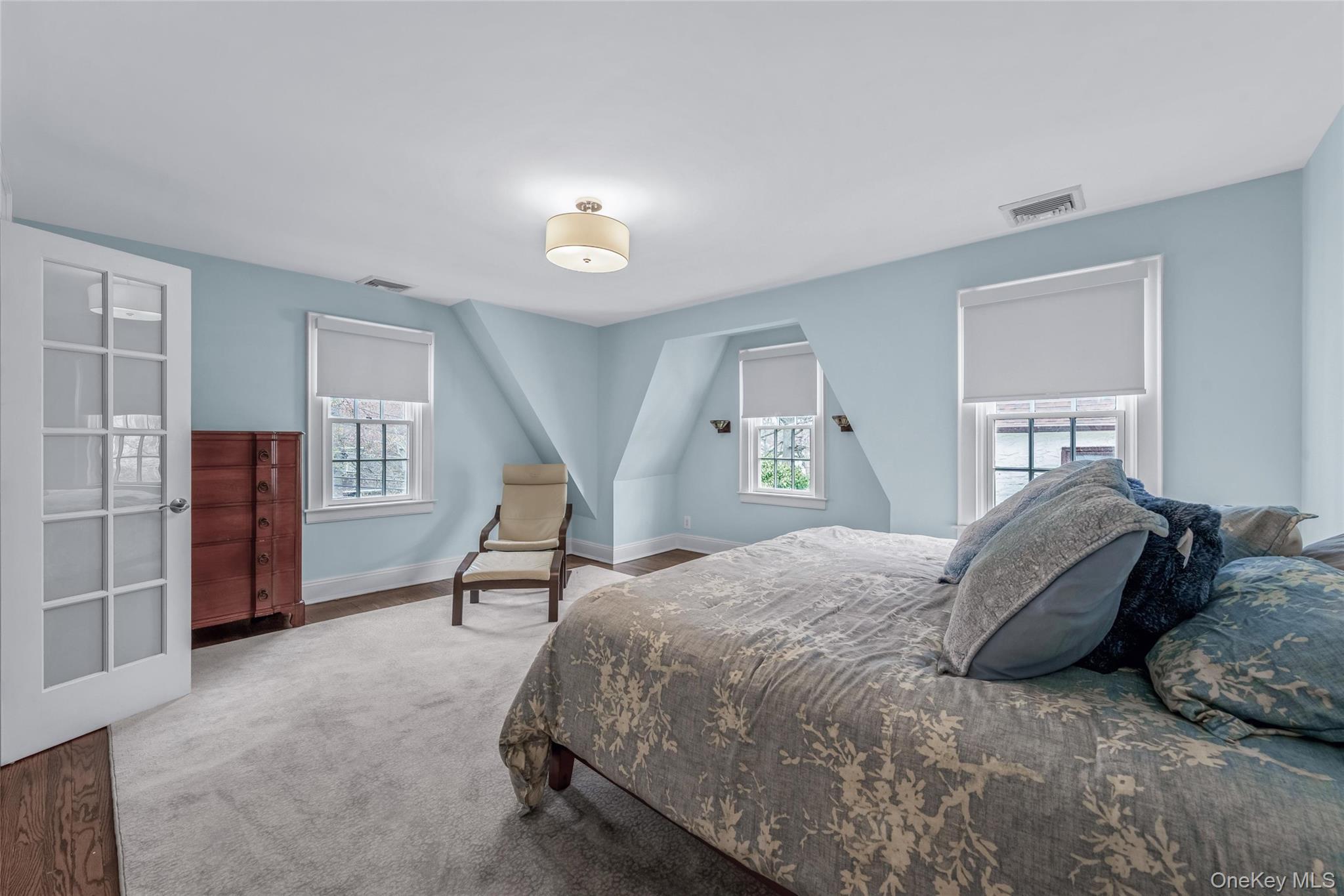 340 Manor Road Queens, NY 11363 - Photo 10 of 34