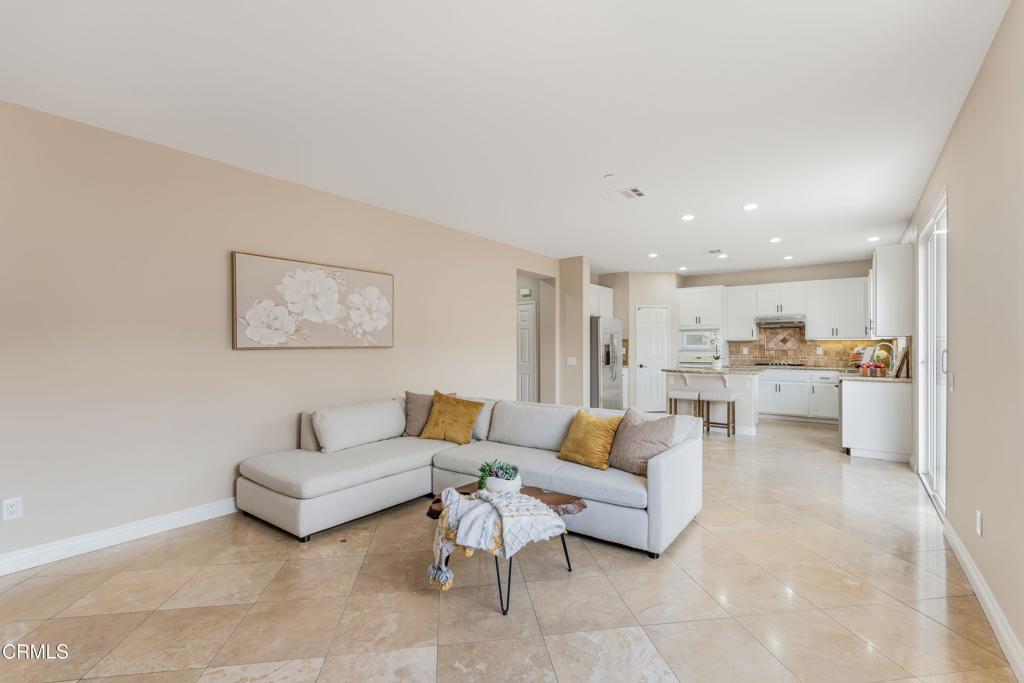 341 Huerta Street Oxnard, CA 93030 - Photo 7 of 33