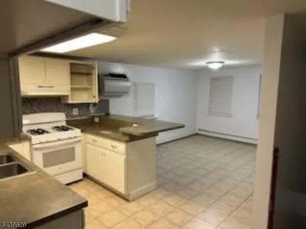 $2,075 | 221 Delaware Street, Unit 1, Elizabeth Port, NJ 07206
