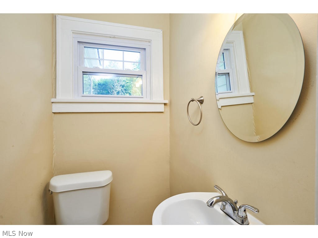 17009 Fernway Road Cleveland, OH 44120 - Photo 12 of 19
