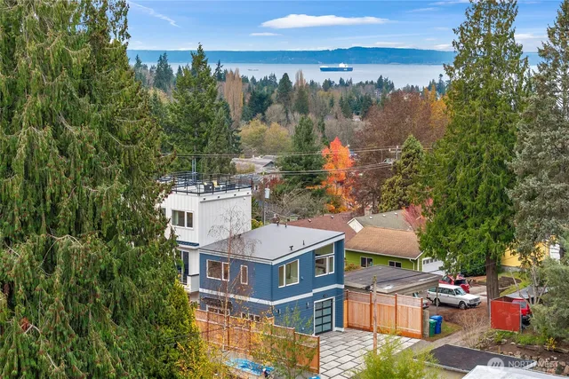 $864,900 | 4050 32nd Avenue West, Seattle, WA 98199