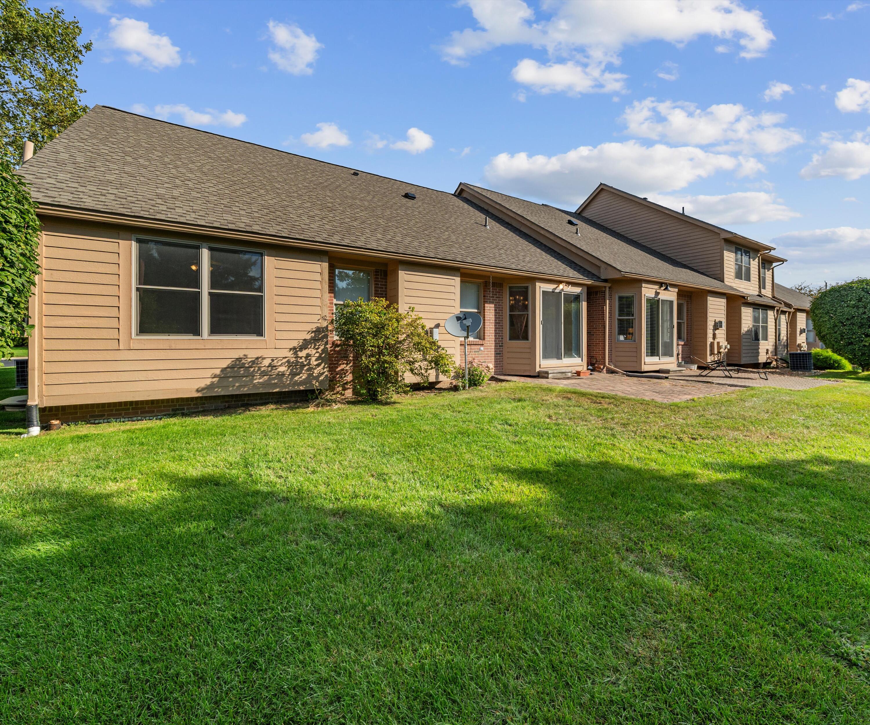 22431 Timber Ridge Court Woodhaven, MI 48183 - Photo 3 of 29 38-DSC09536