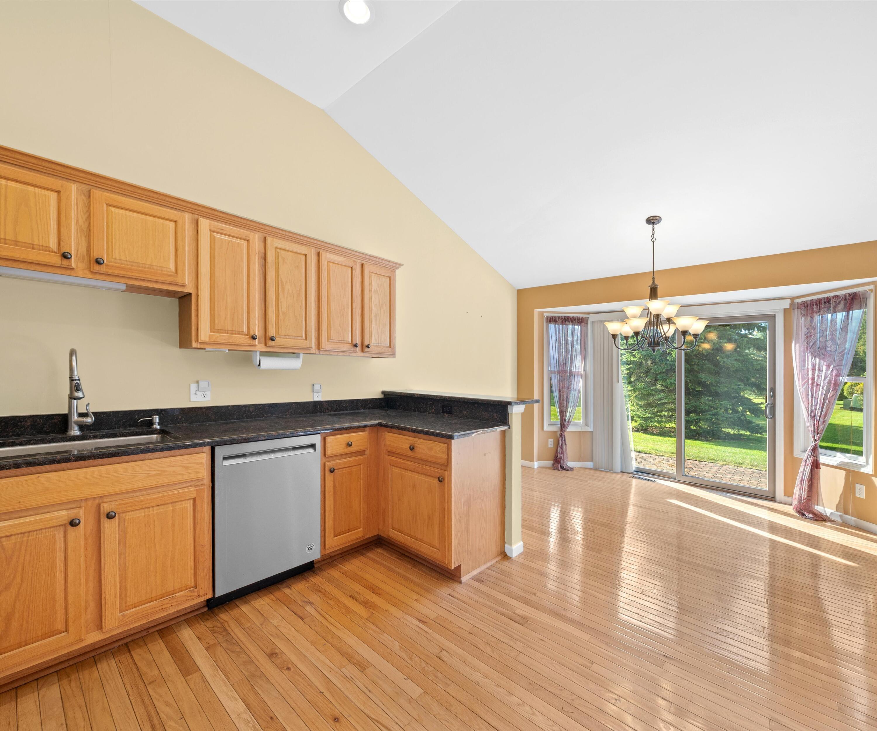 22431 Timber Ridge Court Woodhaven, MI 48183 - Photo 7 of 29 11-DSC09444