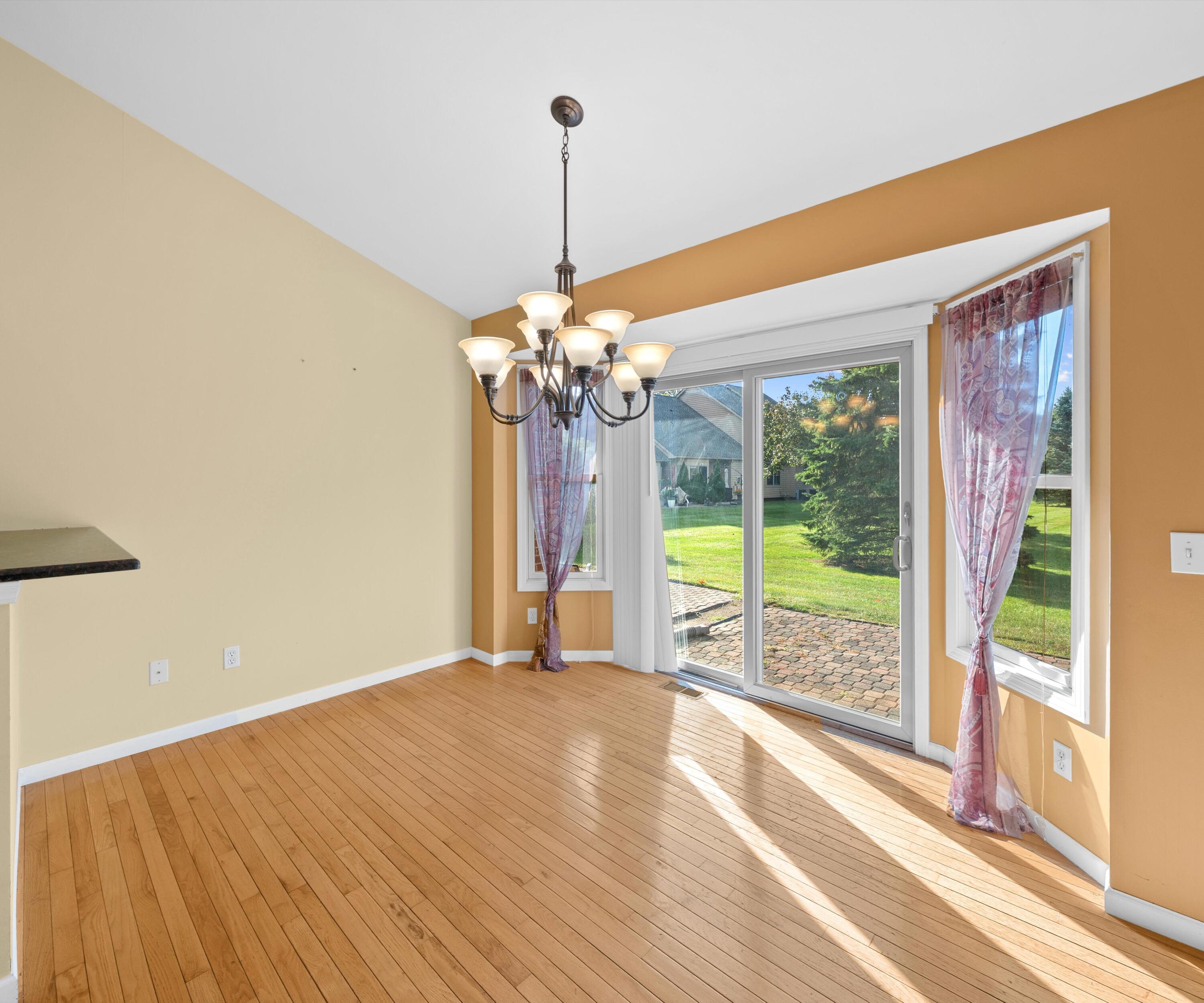 22431 Timber Ridge Court Woodhaven, MI 48183 - Photo 8 of 29 10-DSC09438