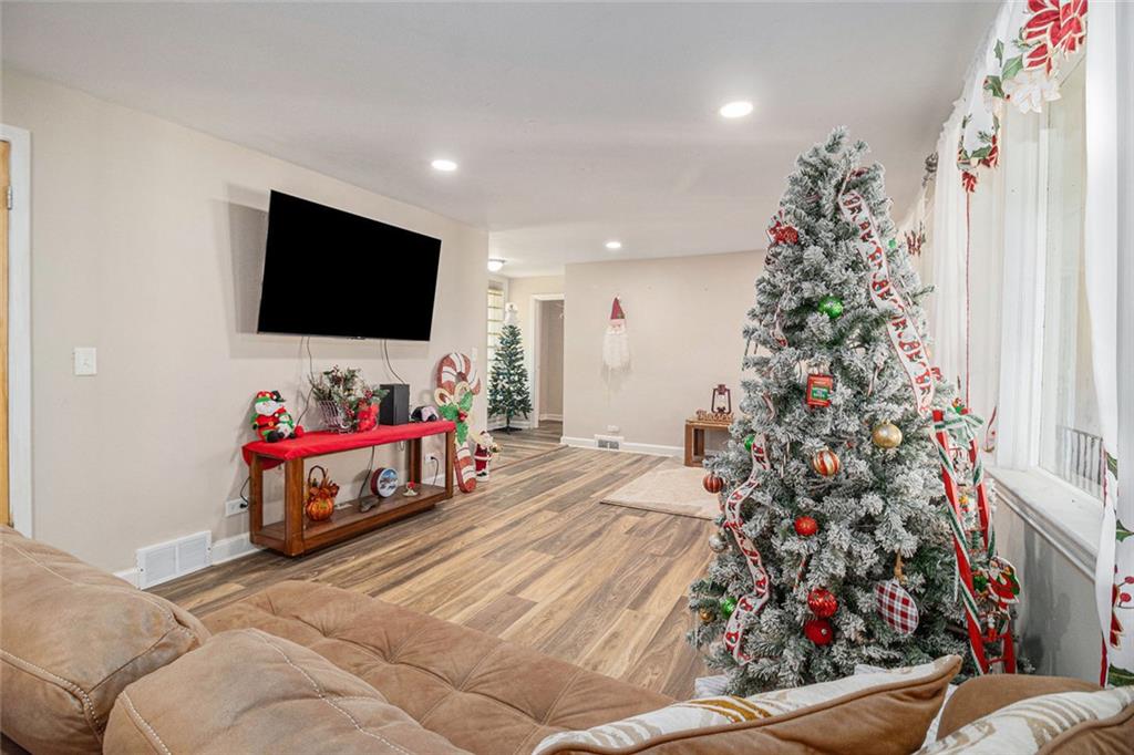 128 Highland Drive West Point, GA 31833 - Photo 5 of 22 a living room with furniture and a flat screen tv