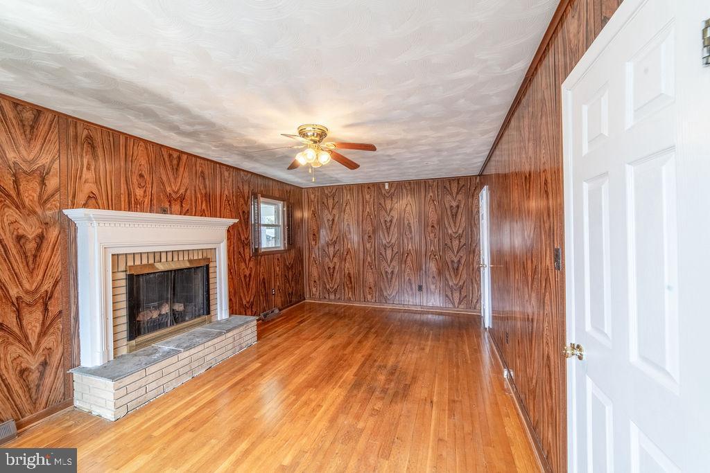7021 96th Place Lanham, MD 20706 - Photo 19 of 62 Family Room