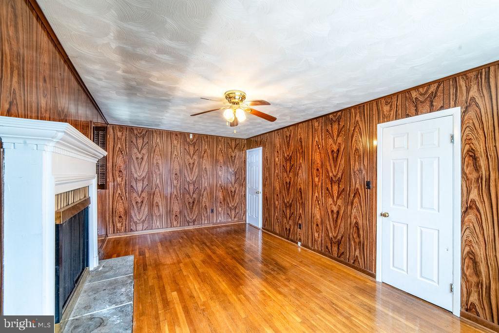 7021 96th Place Lanham, MD 20706 - Photo 20 of 62 Family Room