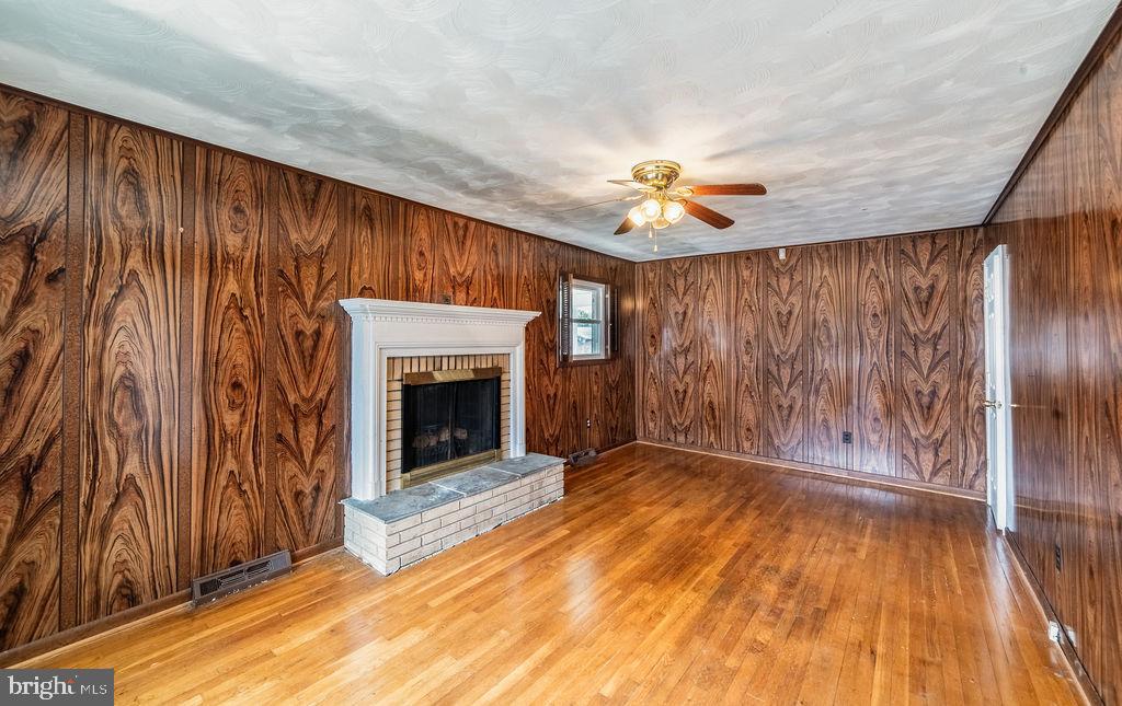 7021 96th Place Lanham, MD 20706 - Photo 21 of 62 Family Room