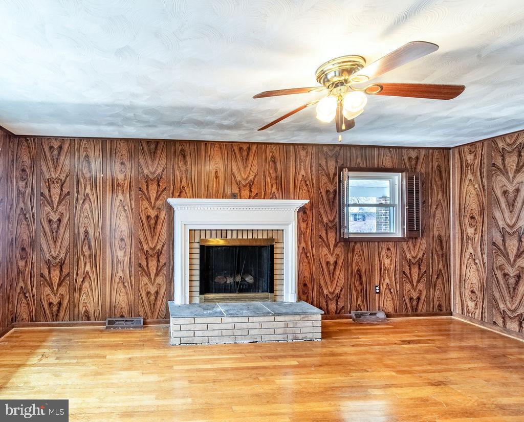 7021 96th Place Lanham, MD 20706 - Photo 22 of 62 Family Room