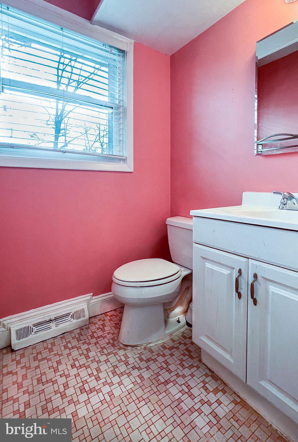 7021 96th Place Lanham, MD 20706 - Photo 60 of 62 Bathroom