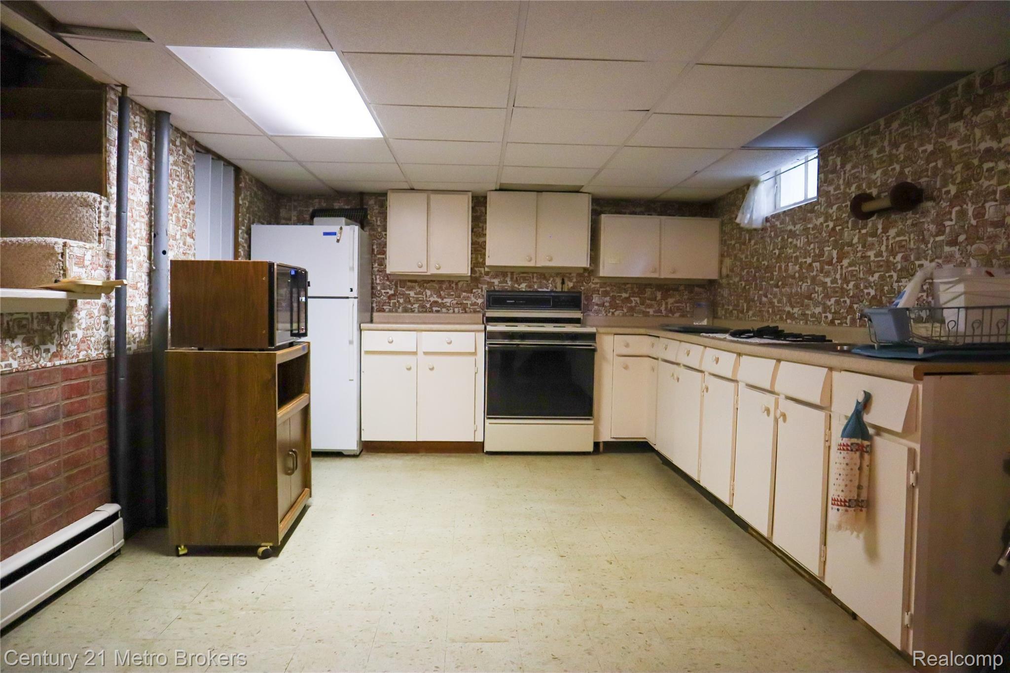 7338 Embury Road Grand Blanc, MI 48439 - Photo 34 of 43 IMG_0042.jpg