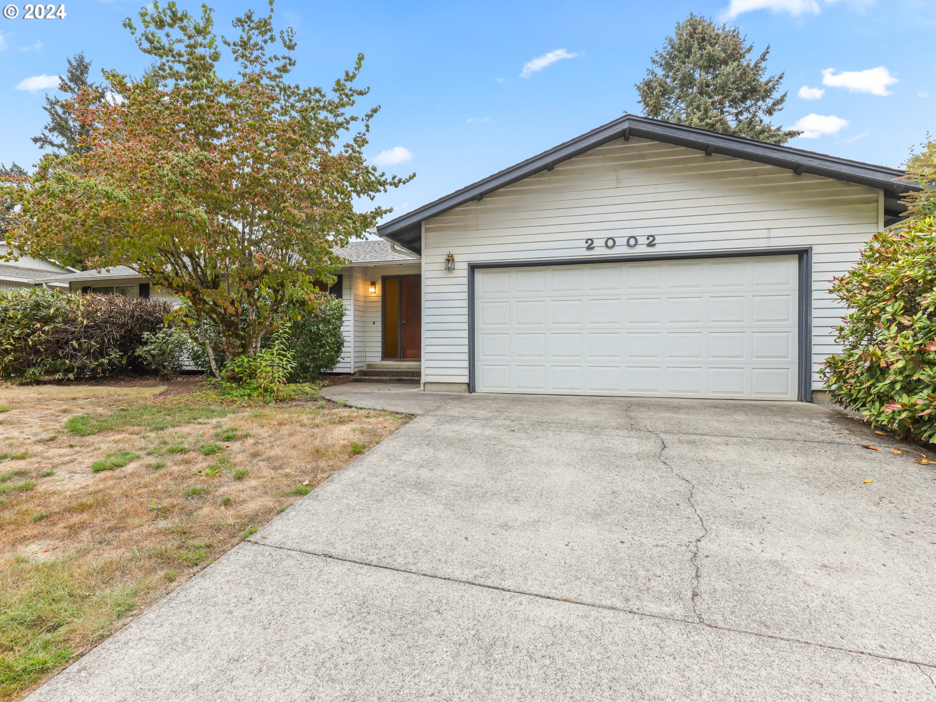 2002 Northwest 127th Street Vancouver, WA 98685 - Photo 2 of 33 front view of a house