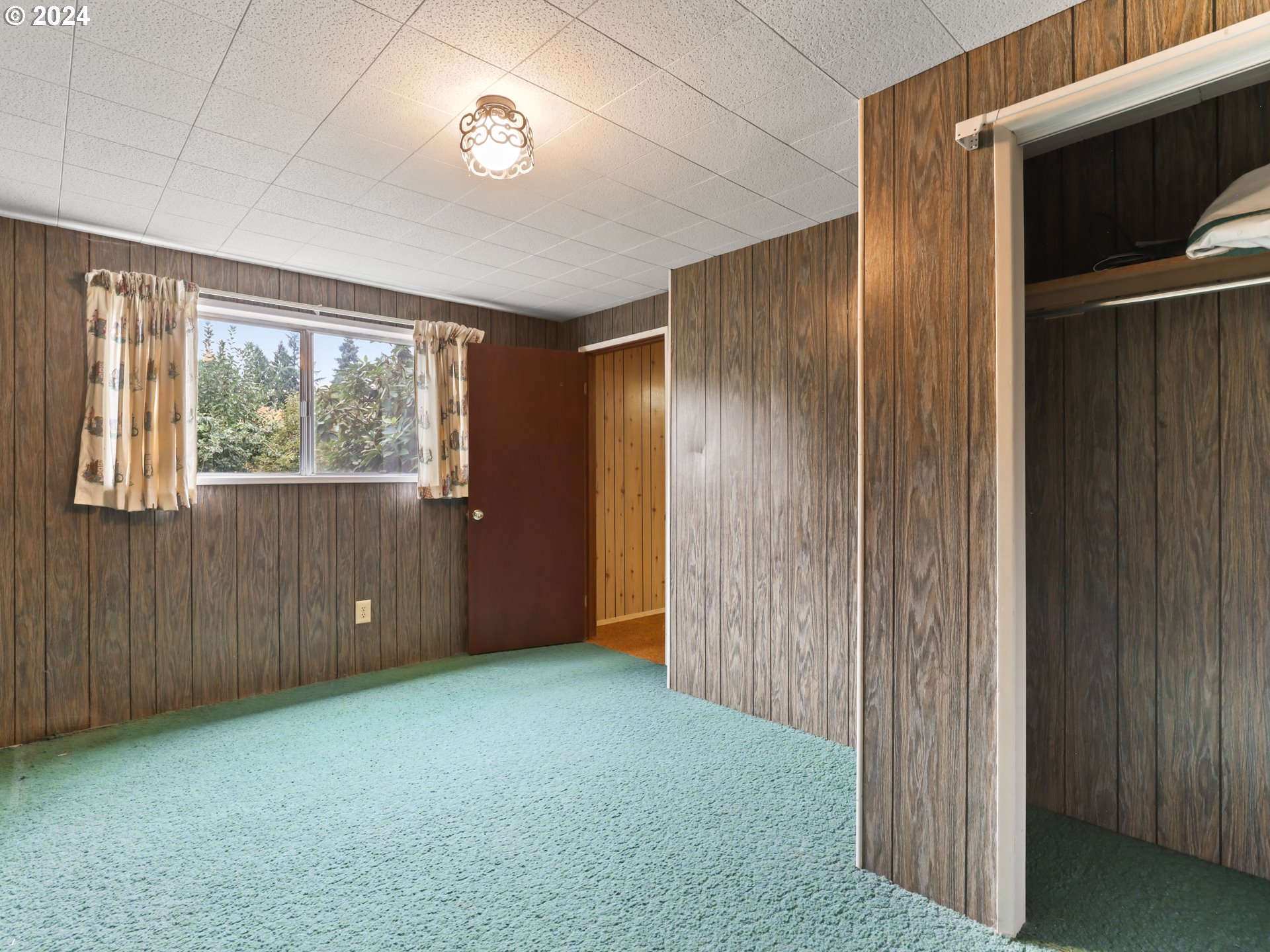 2002 Northwest 127th Street Vancouver, WA 98685 - Photo 27 of 33 a view of an empty room with a window
