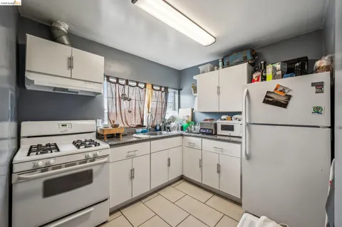 $699,000 | 1820 International Boulevard, Oakland, CA 94606