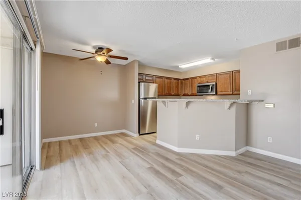 $1,600 | 760 Hunters Creek Lane, Unit 104, Las Vegas, NV 89145