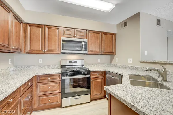 $1,600 | 760 Hunters Creek Lane, Unit 104, Las Vegas, NV 89145