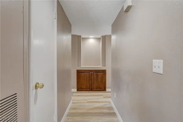 $1,600 | 760 Hunters Creek Lane, Unit 104, Las Vegas, NV 89145