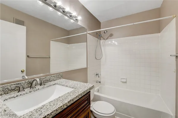 $1,600 | 760 Hunters Creek Lane, Unit 104, Las Vegas, NV 89145