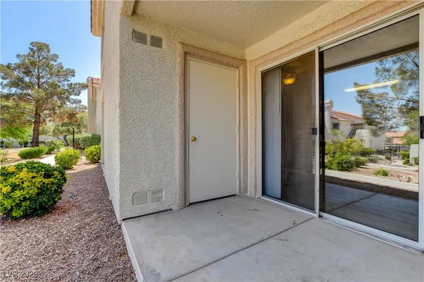 $1,600 | 760 Hunters Creek Lane, Unit 104, Las Vegas, NV 89145
