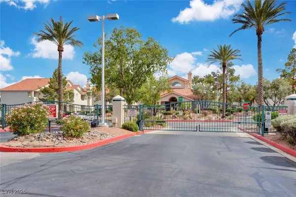 $1,600 | 760 Hunters Creek Lane, Unit 104, Las Vegas, NV 89145