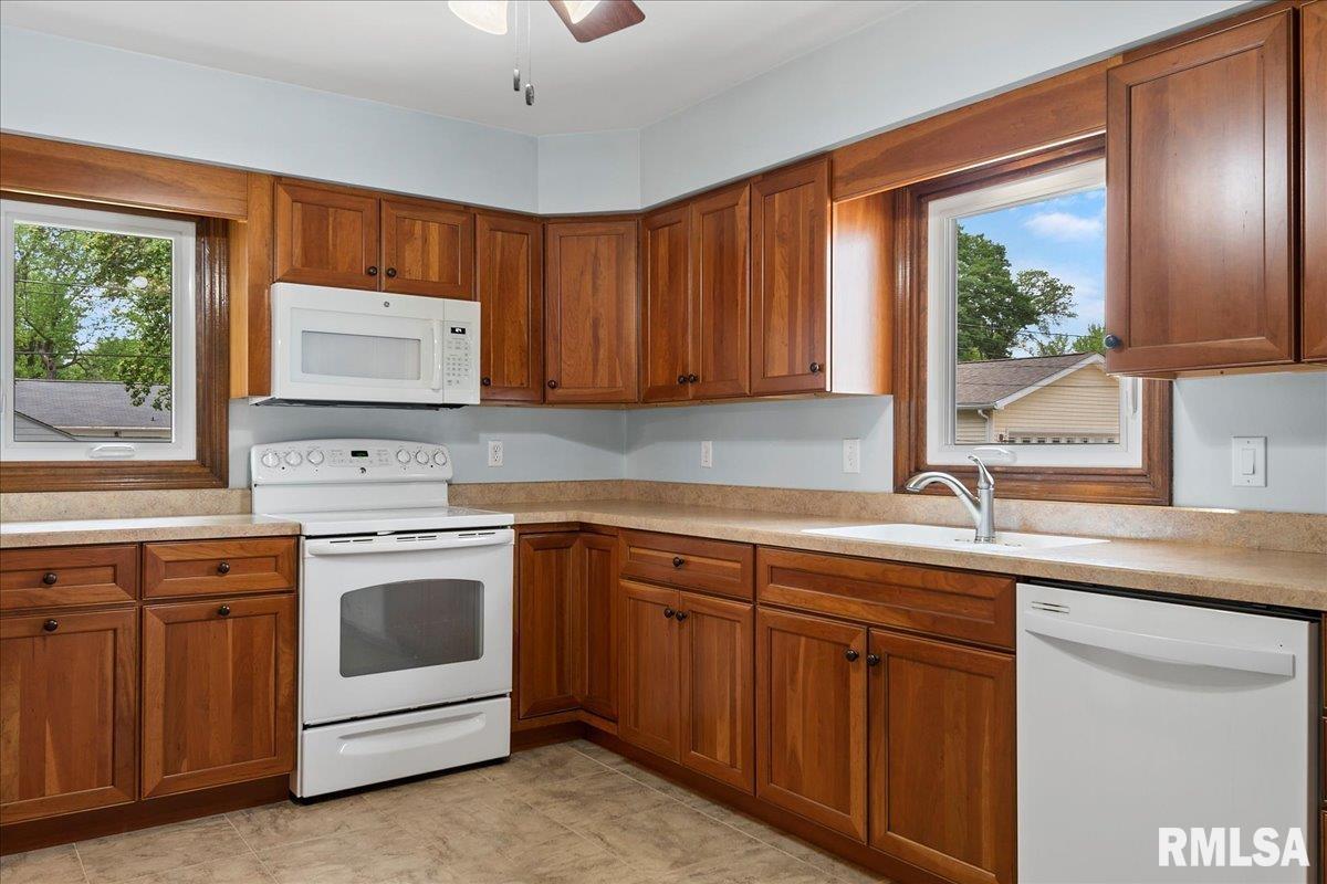 2413 South Walnut Street Springfield, IL 62704 - Photo 11 of 37 Gallery Image 11