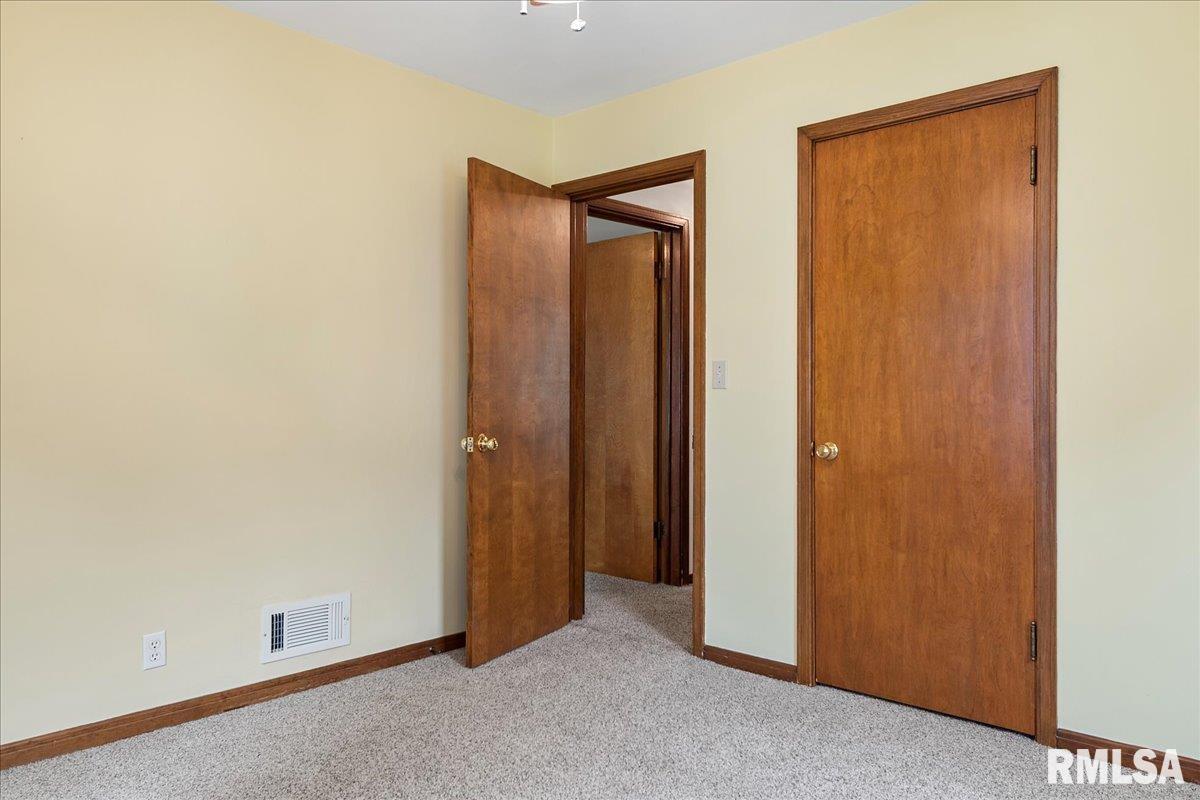 2413 South Walnut Street Springfield, IL 62704 - Photo 22 of 37 Gallery Image 22