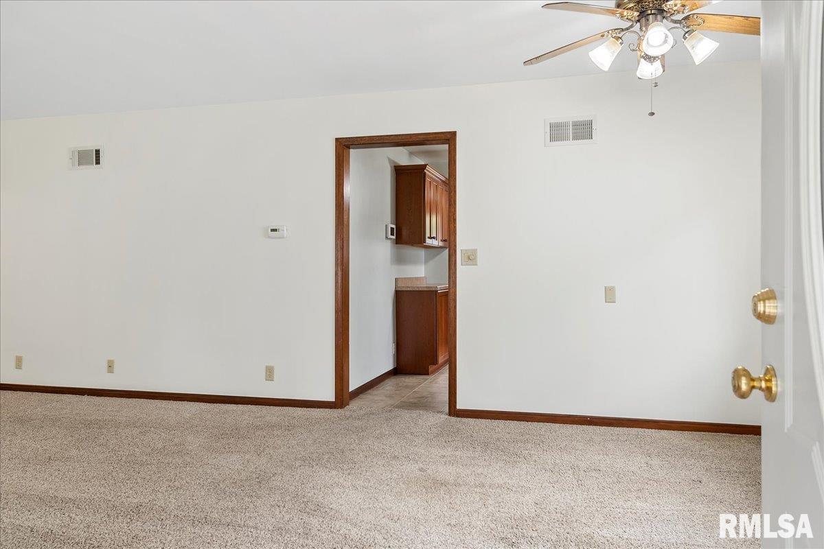2413 South Walnut Street Springfield, IL 62704 - Photo 5 of 37 Gallery Image 5