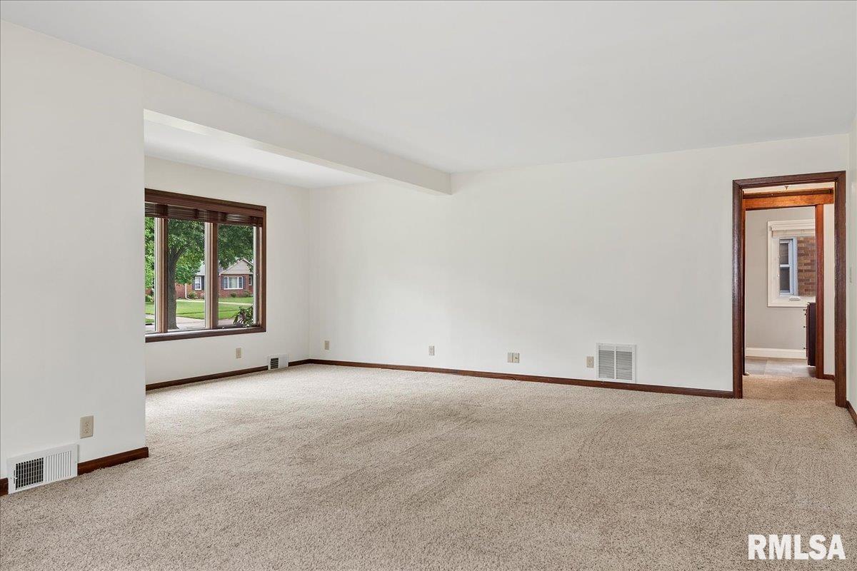 2413 South Walnut Street Springfield, IL 62704 - Photo 7 of 37 Gallery Image 7