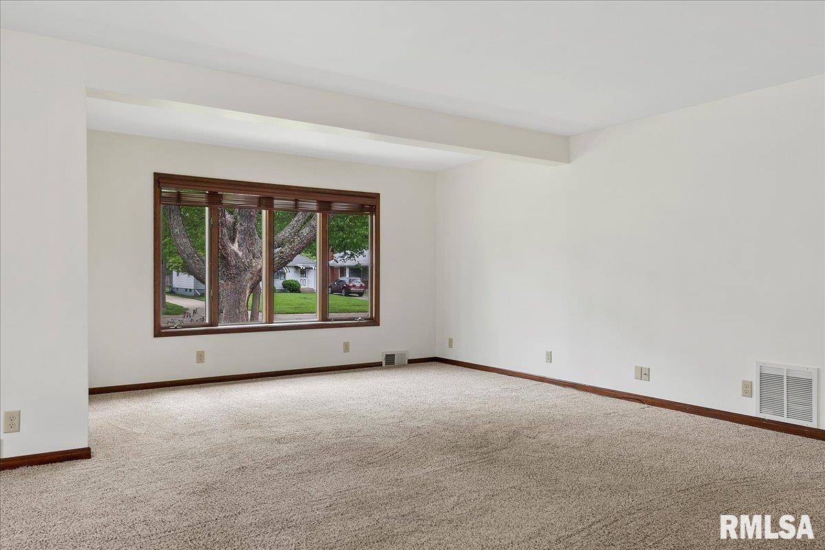 2413 South Walnut Street Springfield, IL 62704 - Photo 8 of 37 Gallery Image 8
