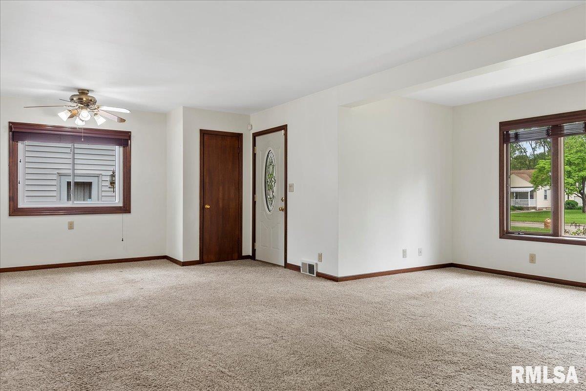 2413 South Walnut Street Springfield, IL 62704 - Photo 9 of 37 Gallery Image 9