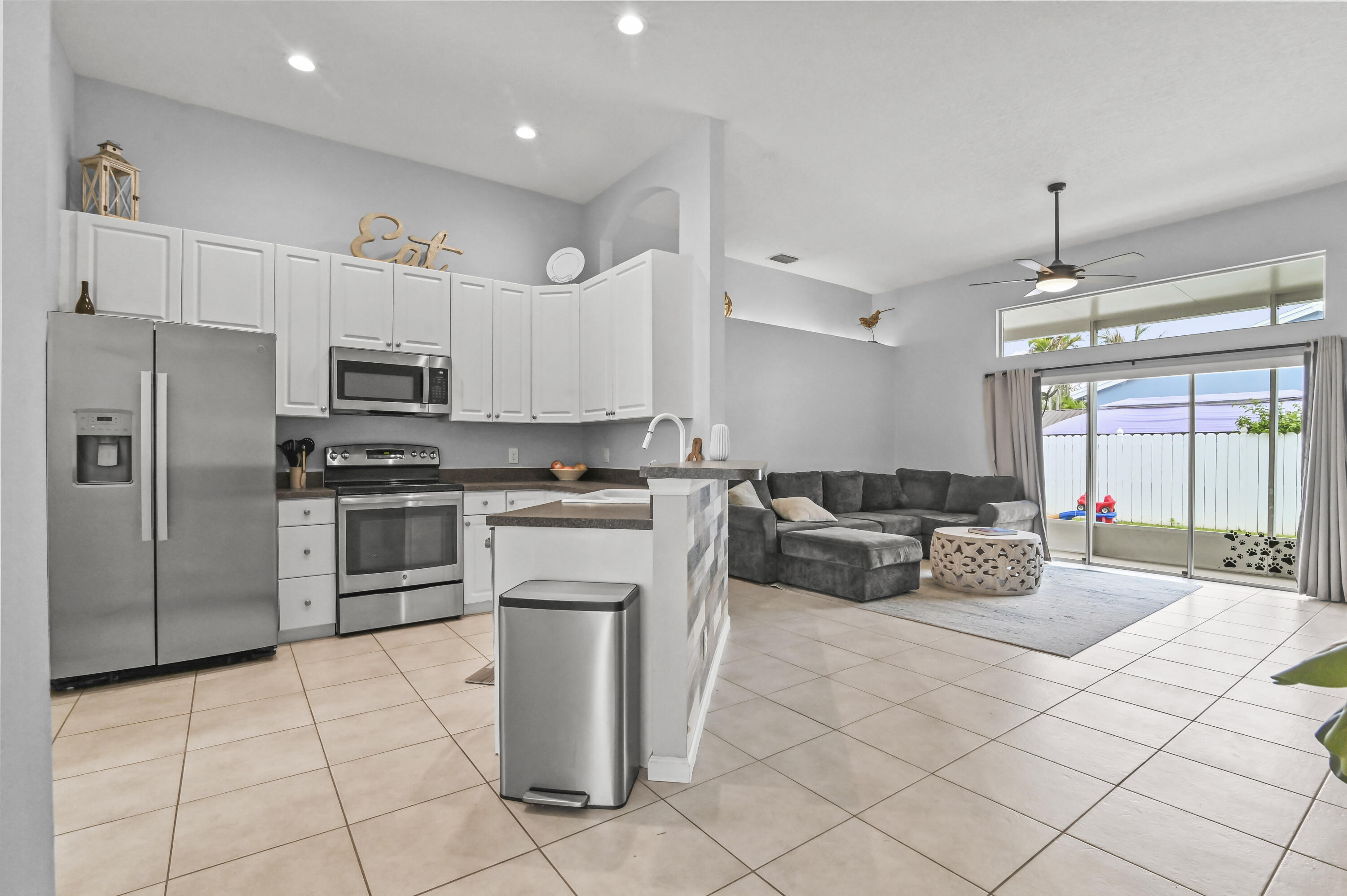 6319 Foster Street Jupiter, FL 33458 - Photo 8 of 24 11 Kitchen 01