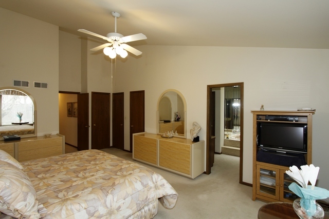 3338 Elmdale Road Glenview, IL 60025 - Photo 14 of 20 Gallery Image 14
