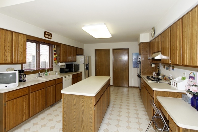 3338 Elmdale Road Glenview, IL 60025 - Photo 9 of 20 Gallery Image 9