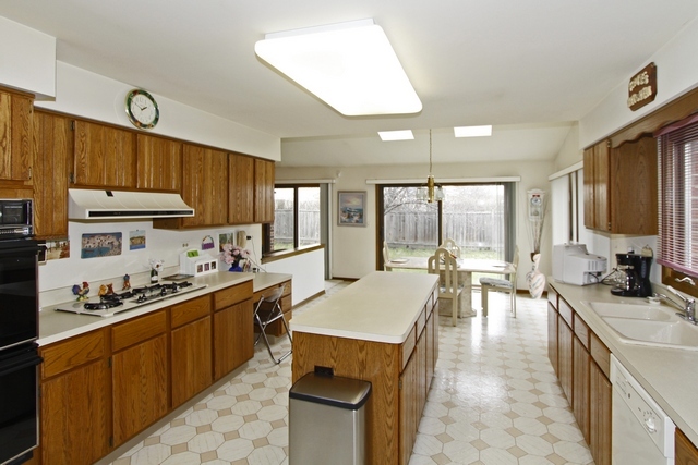 3338 Elmdale Road Glenview, IL 60025 - Photo 10 of 20 Gallery Image 10