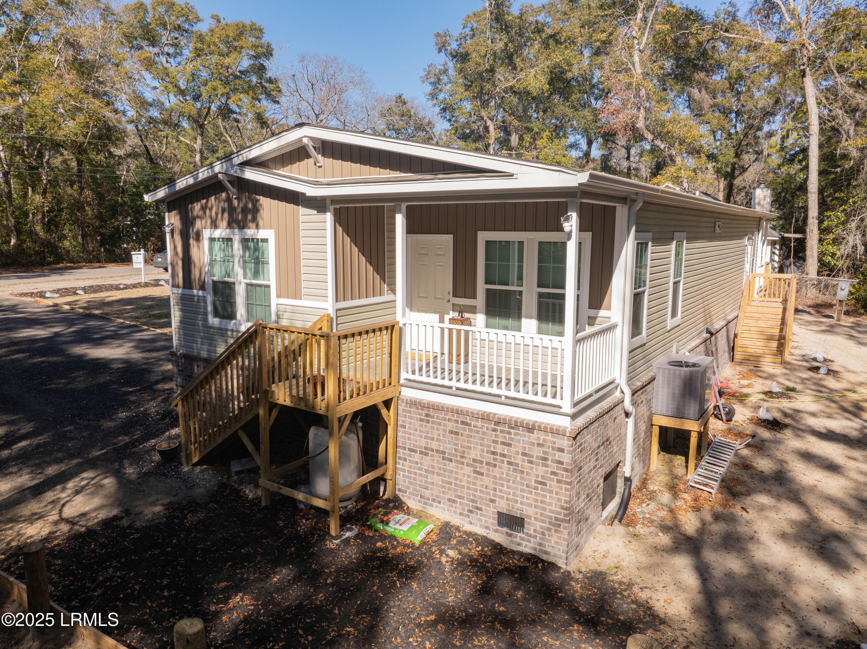 18 Blythewood Road Beaufort, SC 29907 - Photo 1 of 31 18 blythewood front