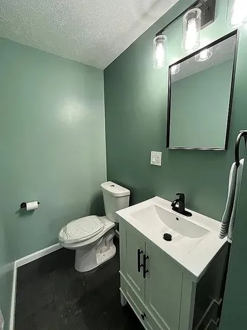 $299,900 | 4 Lou Ann Lane, Delmont, PA 15626