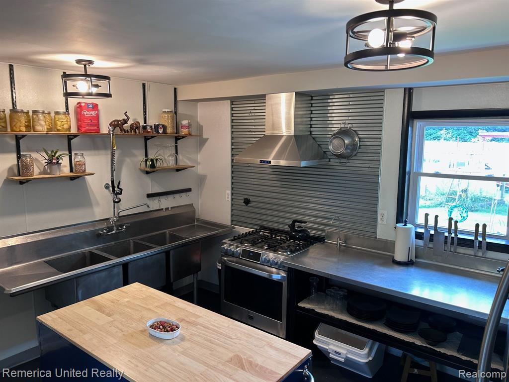 274 South Hacker Road Brighton, MI 48114 - Photo 5 of 22