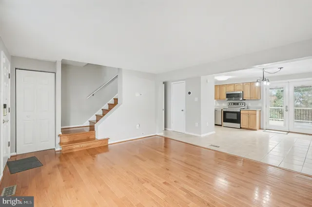 $440,000 | 1904 Pohick Creek Court, Woodbridge, VA 22192