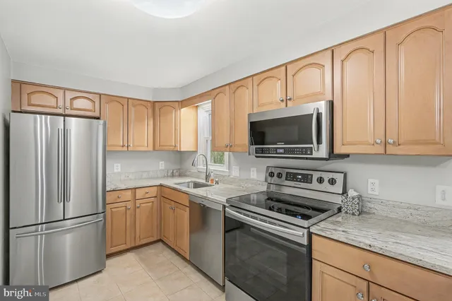 $440,000 | 1904 Pohick Creek Court, Woodbridge, VA 22192