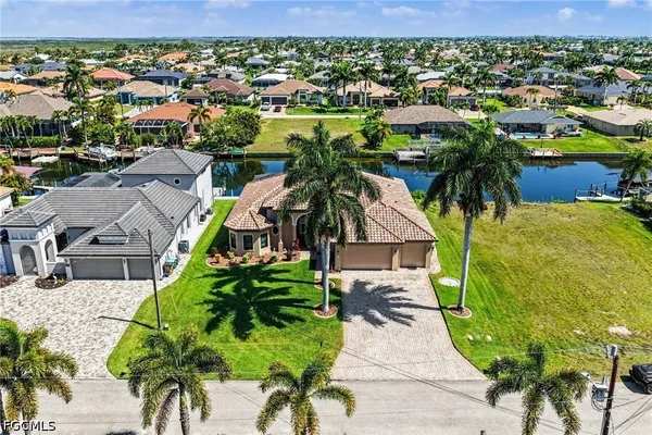 $824,900 | 2817 Southwest 39th Street, Cape Coral, FL 33914