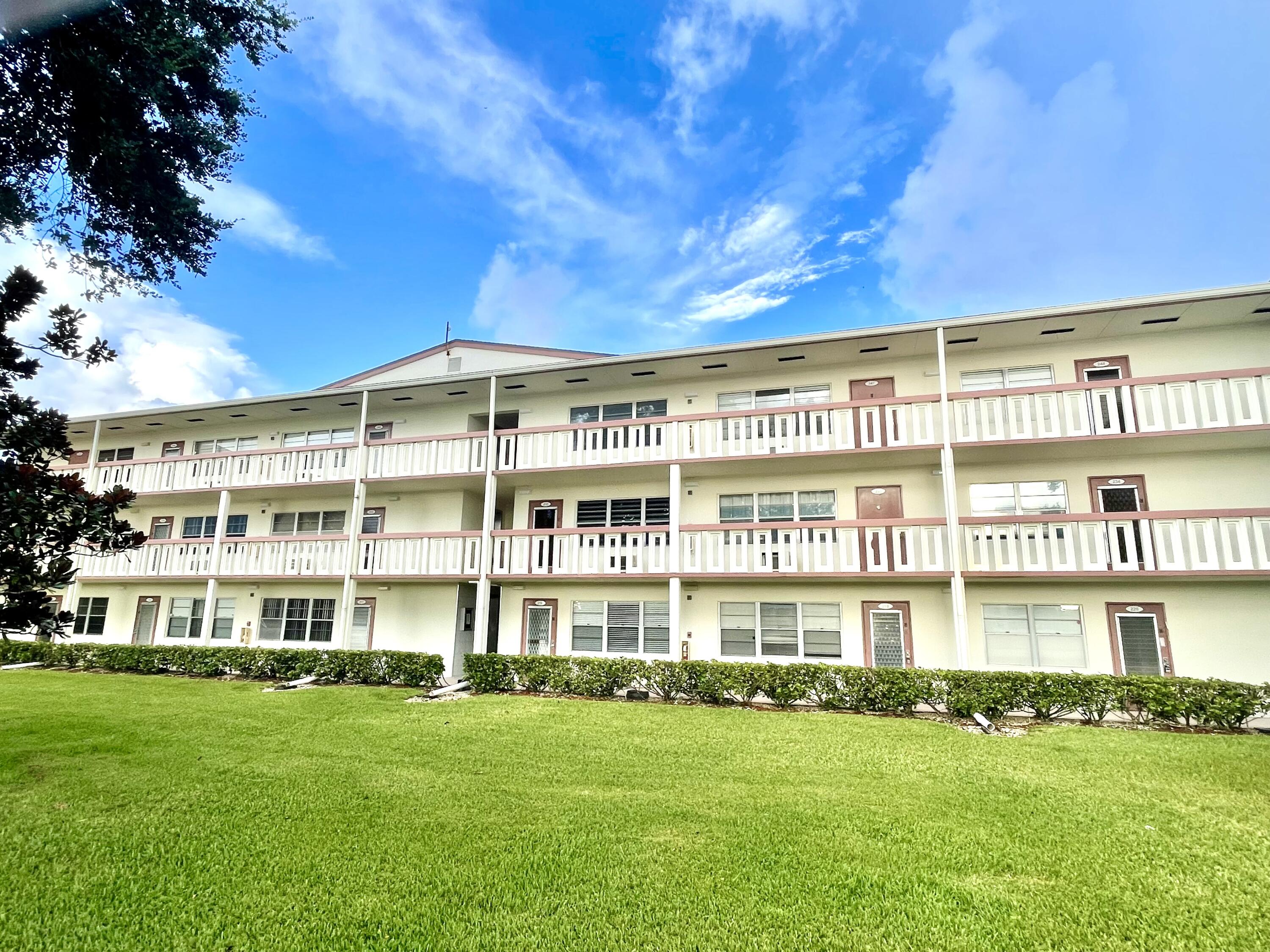 245 Preston Way, Unit F Boca Raton, FL 33434 - Photo 1 of 19 Exterior