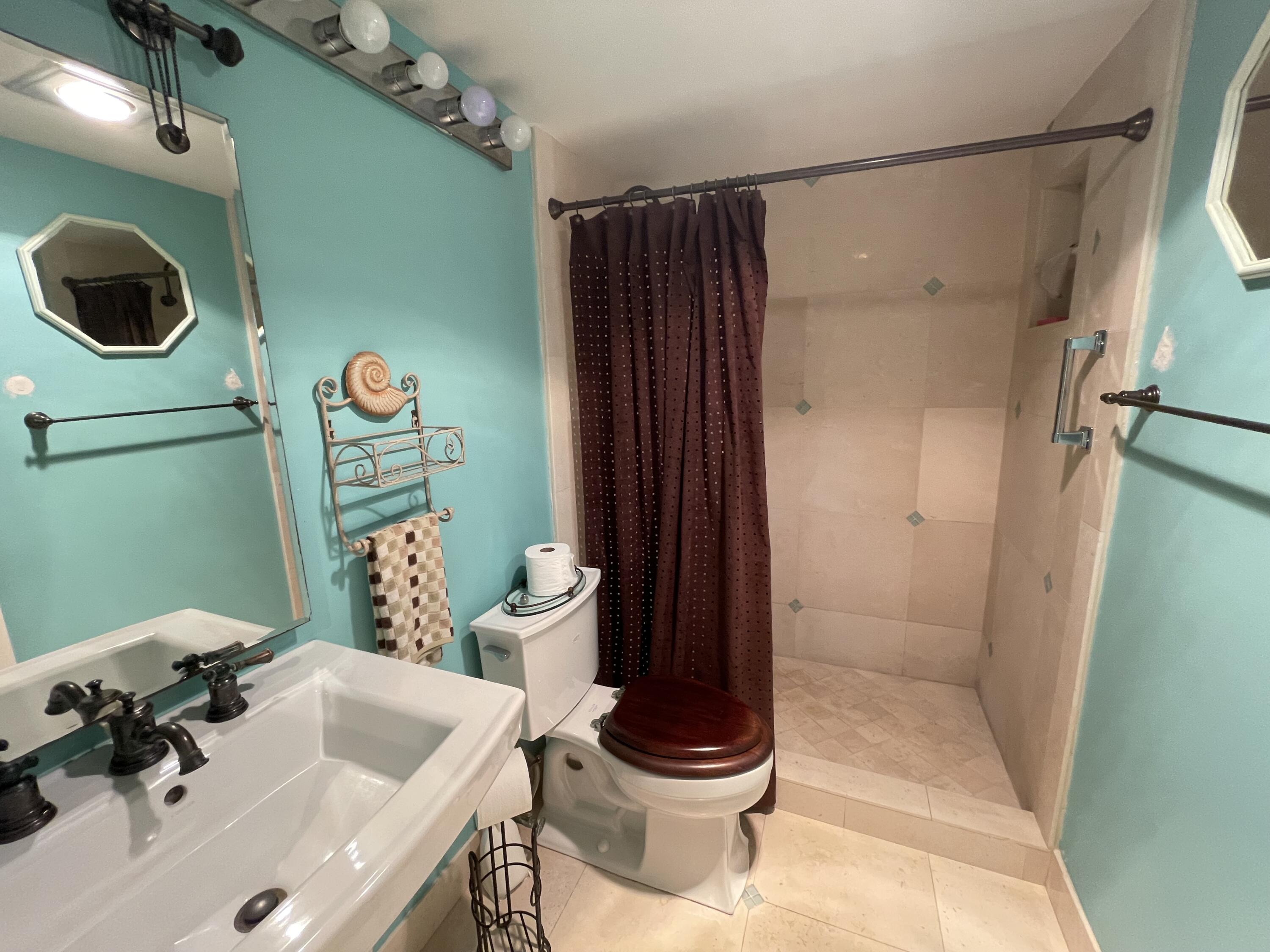 245 Preston Way, Unit F Boca Raton, FL 33434 - Photo 6 of 19 Bath