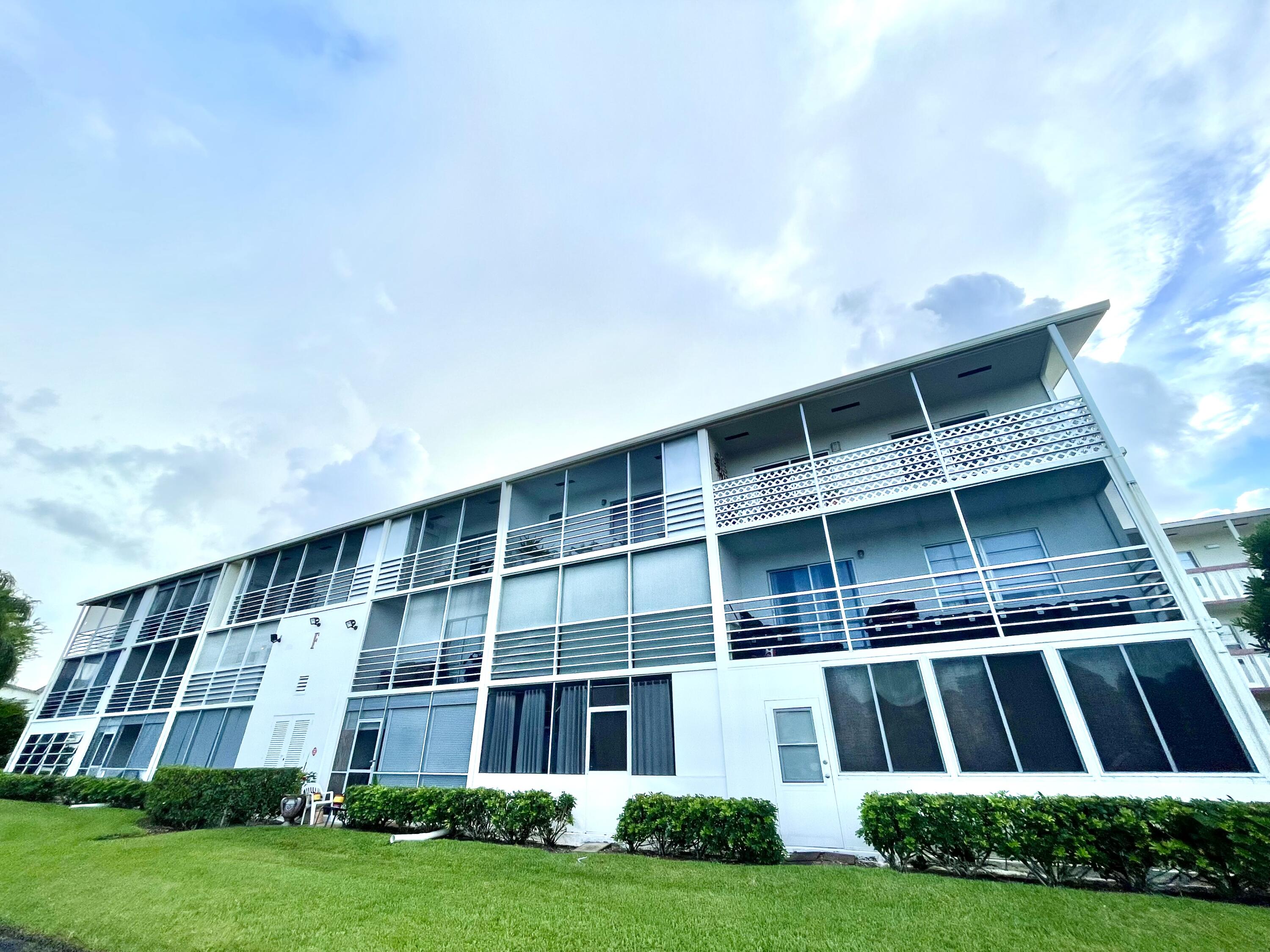245 Preston Way, Unit F Boca Raton, FL 33434 - Photo 10 of 19 Exterior