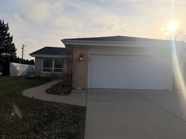 $474,999 | 793 Timothy Lane, Des Plaines, IL 60016