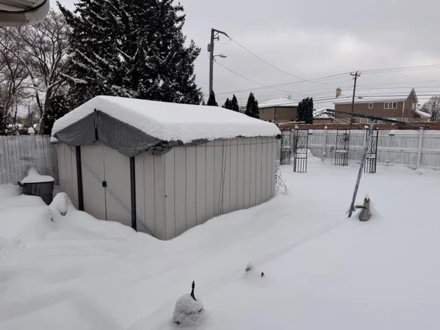 a view of residential houses with yard