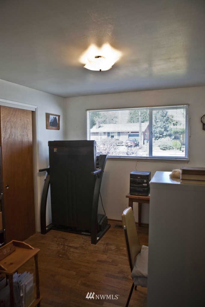 3625 Northeast 9th Street Renton, WA 98056 - Photo 11 of 13