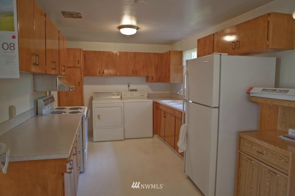 3625 Northeast 9th Street Renton, WA 98056 - Photo 4 of 13