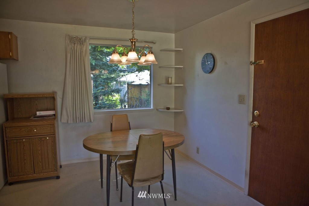 3625 Northeast 9th Street Renton, WA 98056 - Photo 5 of 13
