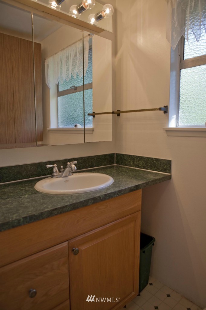 3625 Northeast 9th Street Renton, WA 98056 - Photo 8 of 13