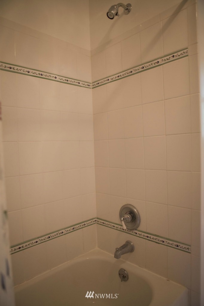3625 Northeast 9th Street Renton, WA 98056 - Photo 9 of 13